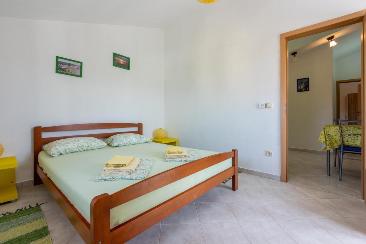 Apartmani Jaric Novi Vinodolski Kültér fotó